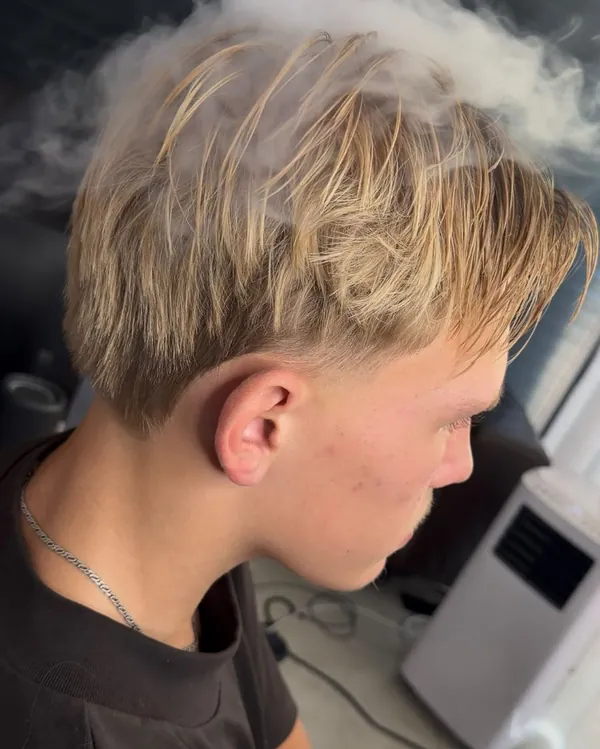 Blonde crop met taper bij Akcutz